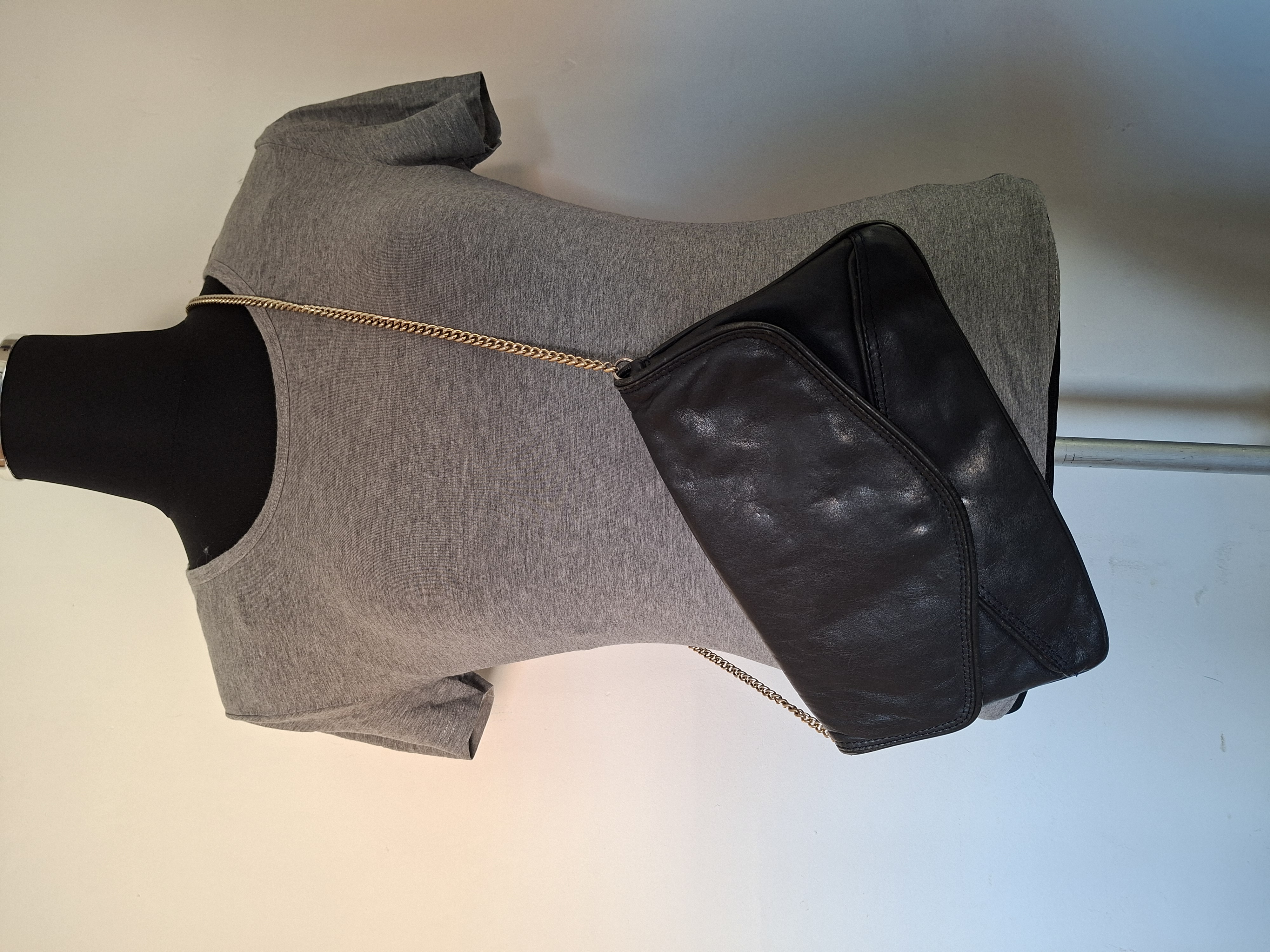 Kentz zwart kalfsleren tasje met gouden ketting