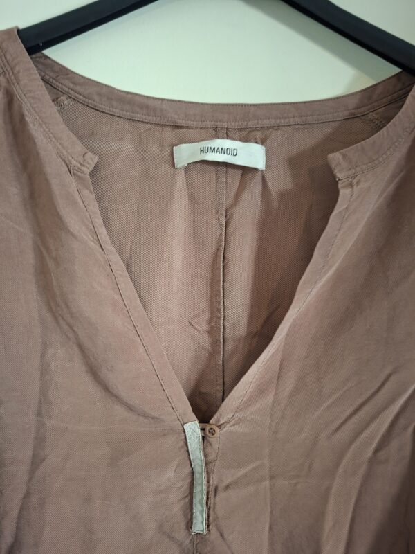 20260207_140134 Humanoid bruine blouse met ritssluiting - maat M