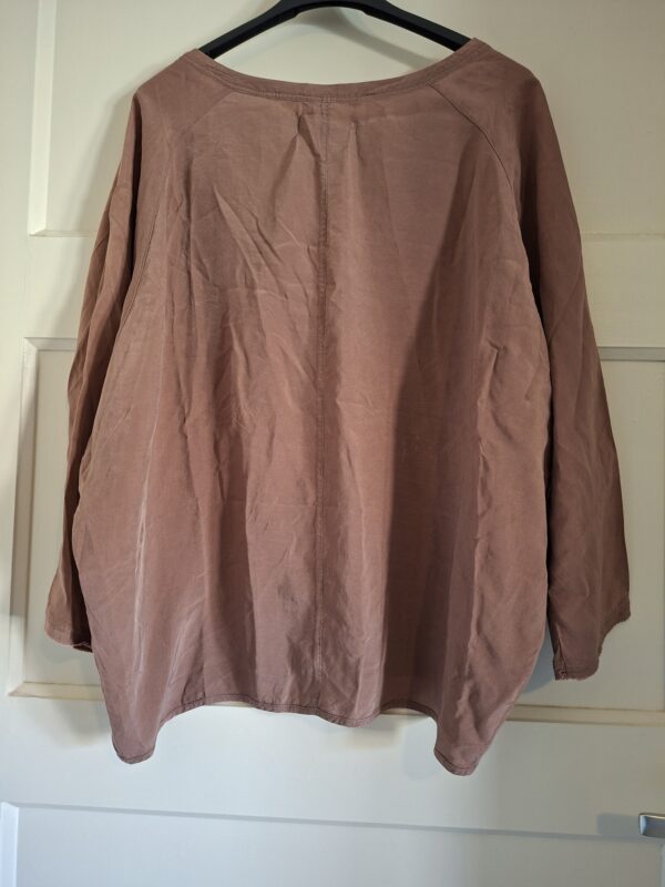 20260207_140145 Humanoid bruine blouse met ritssluiting - maat M