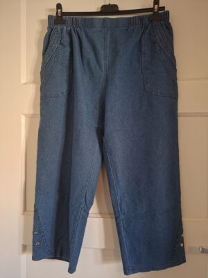 20260208_135016 Jeans capri broek met elastische band - Maat T6