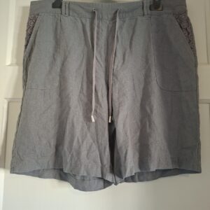 Miss Etam short met kant - Maat 46