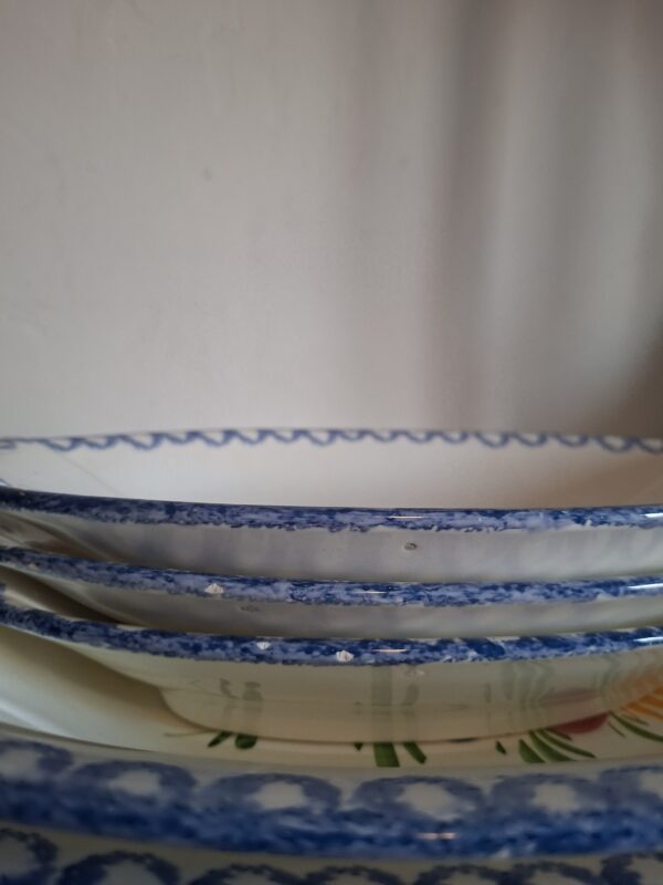 Vintage serviesset met handbeschilderd bloemmotief (5 stuks)