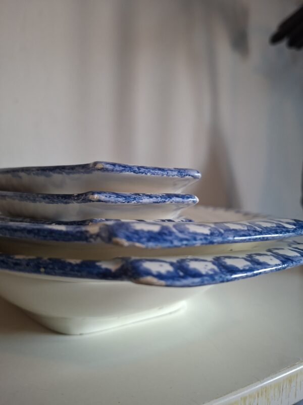 Vintage serviesset met handbeschilderd bloemmotief (5 stuks)