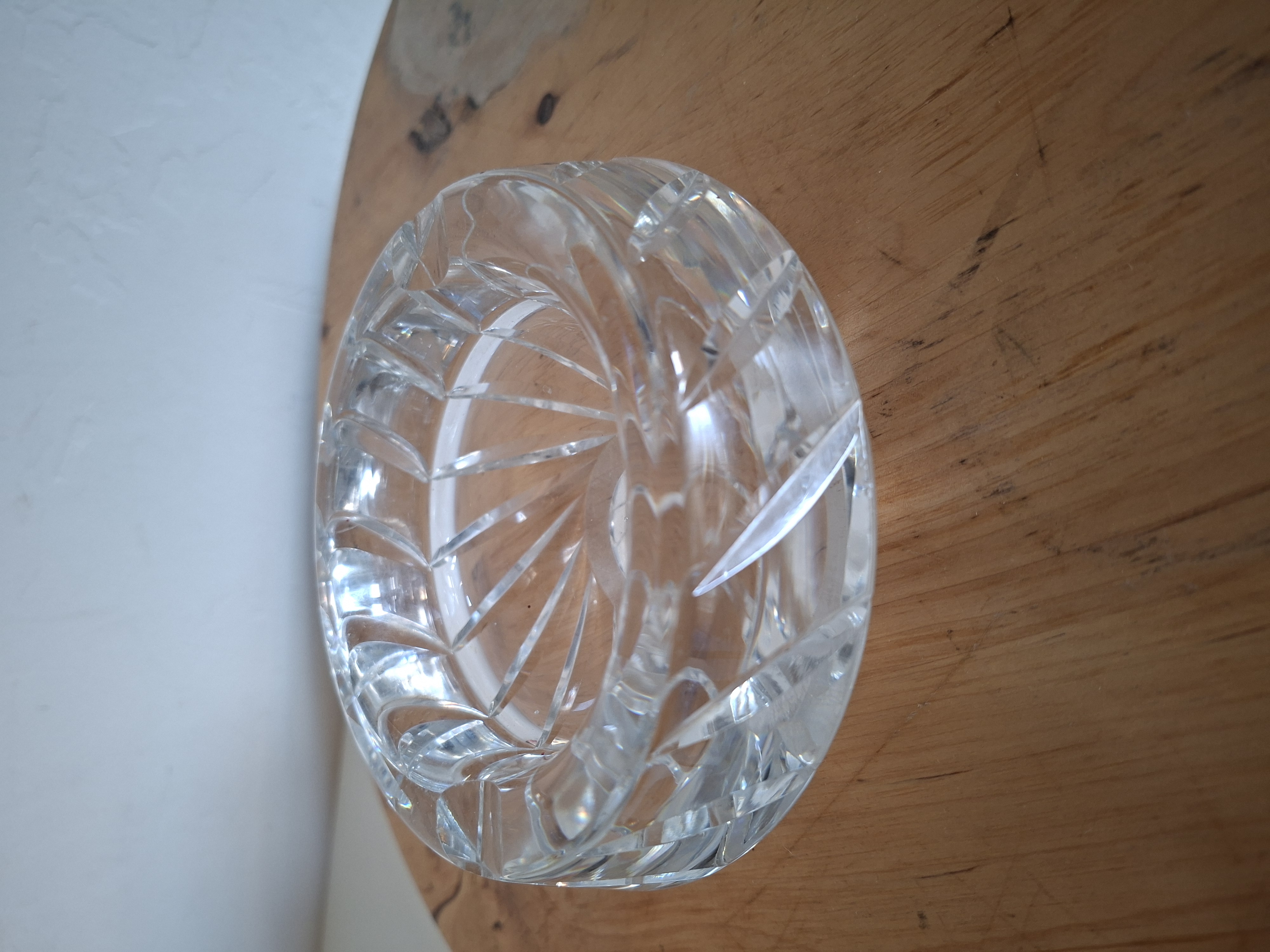 Kristallen asbak met geslepen patroon - Ø 12 cm