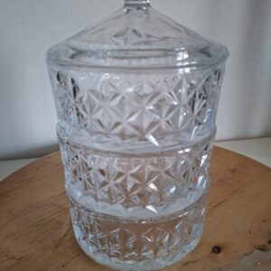 Kristallen bonbonnière met deksel en geslepen patroon