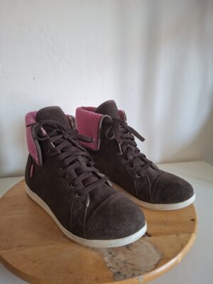 20260208_153601 Crocs hoge sneakers met afklapbare schacht - Donkerbruin/roze