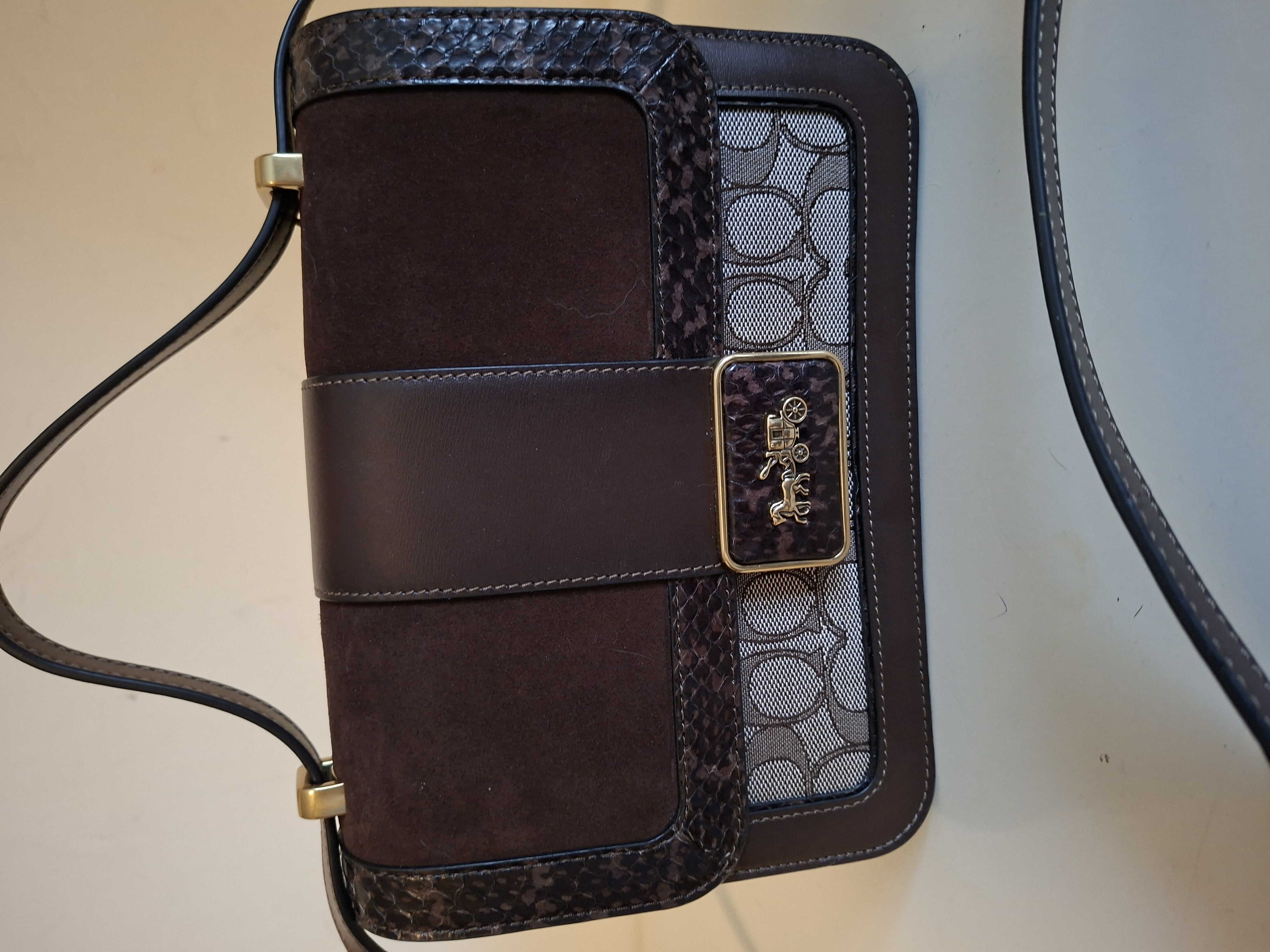 20260219_093421 Coach signature canvas schoudertas