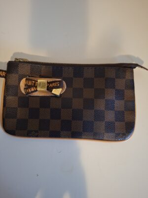 Louis Vuitton Epi leer polstasje - luxe voor elke gelegenheid!