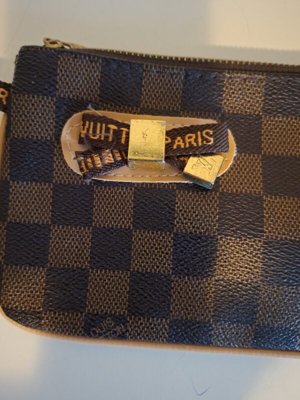 20260219_093838 Louis Vuitton Epi leer polstasje - luxe voor elke gelegenheid!