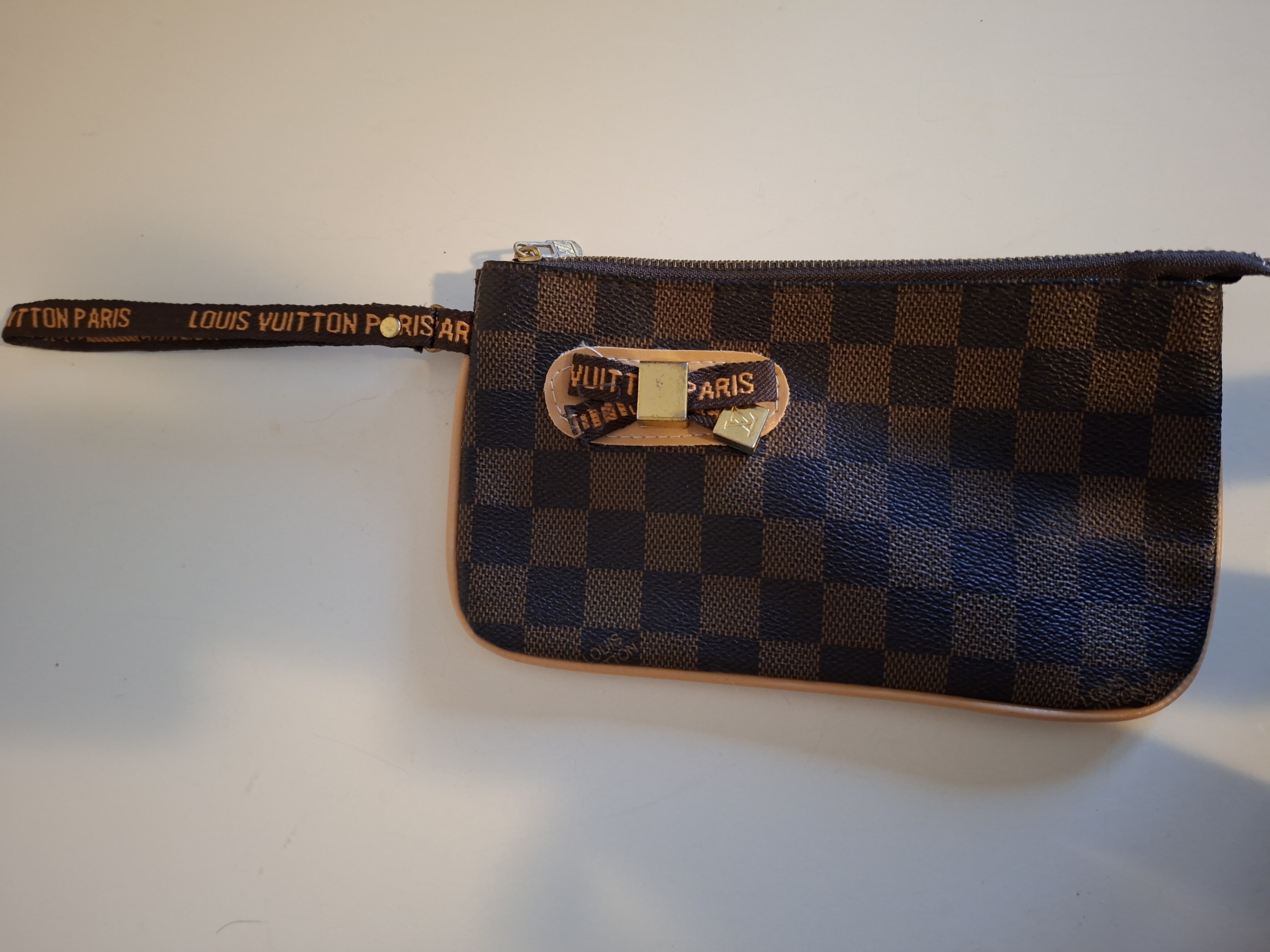 20260219_093853 Louis Vuitton Epi leer polstasje - luxe voor elke gelegenheid!