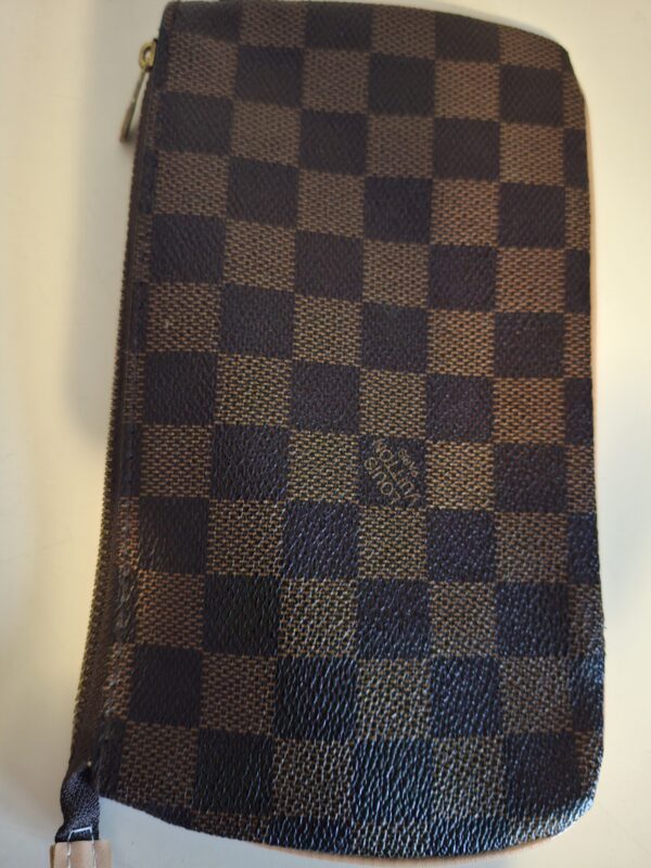 20260219_093907 Louis Vuitton Epi leer polstasje - luxe voor elke gelegenheid!