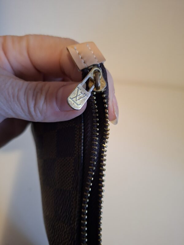 20260219_093959 Louis Vuitton Epi leer polstasje - luxe voor elke gelegenheid!