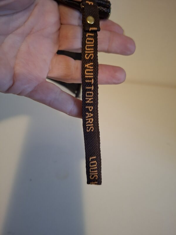 20260219_094009 Louis Vuitton Epi leer polstasje - luxe voor elke gelegenheid!