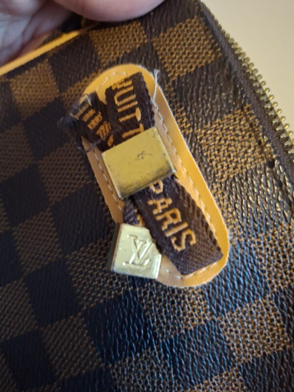 20260219_094029 Louis Vuitton Epi leer polstasje - luxe voor elke gelegenheid!