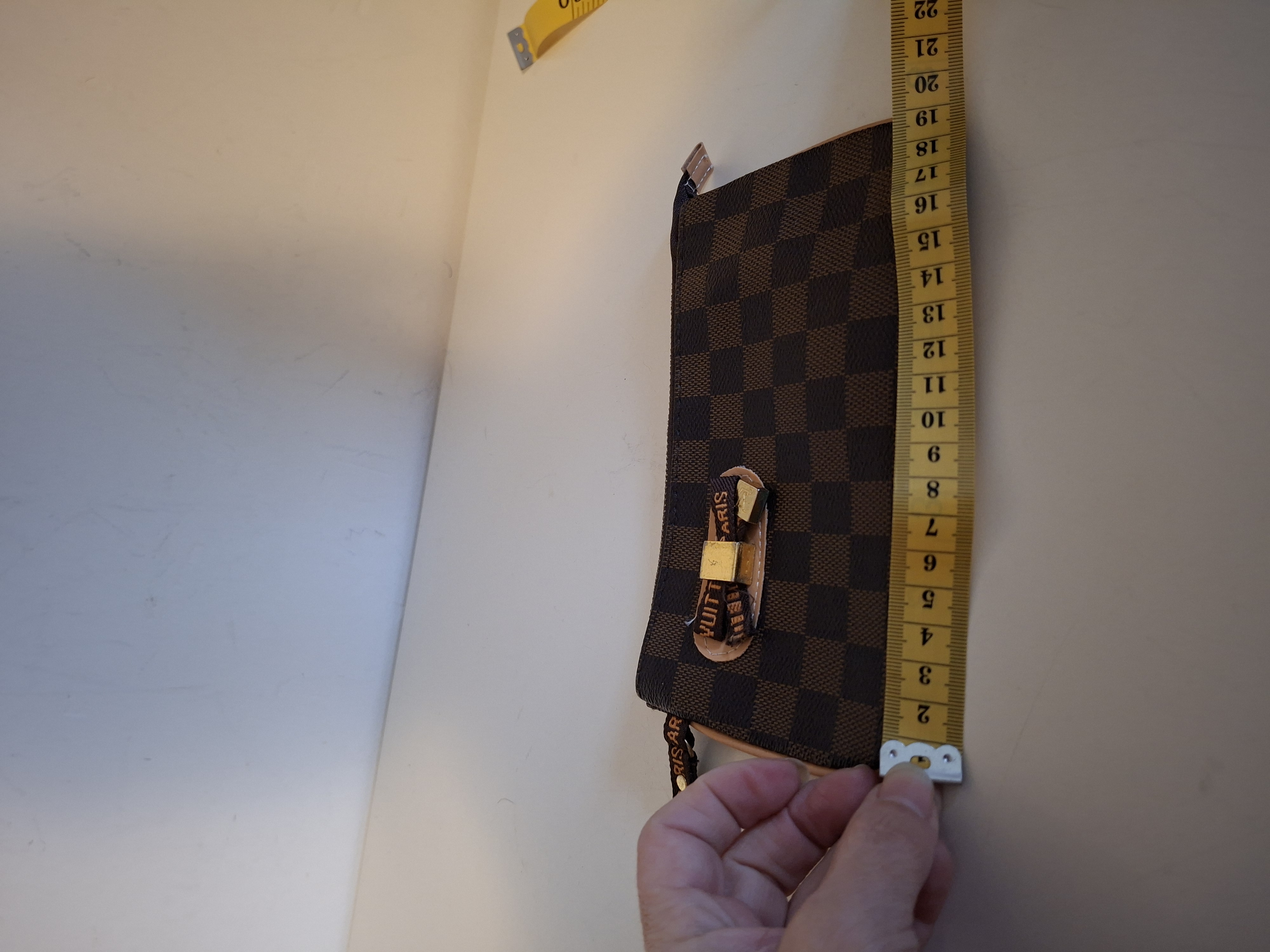 20260219_094132 Louis Vuitton Epi leer polstasje - luxe voor elke gelegenheid!