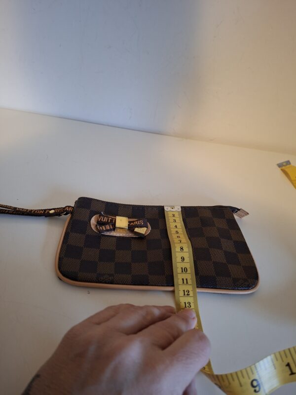 20260219_094138 Louis Vuitton Epi leer polstasje - luxe voor elke gelegenheid!