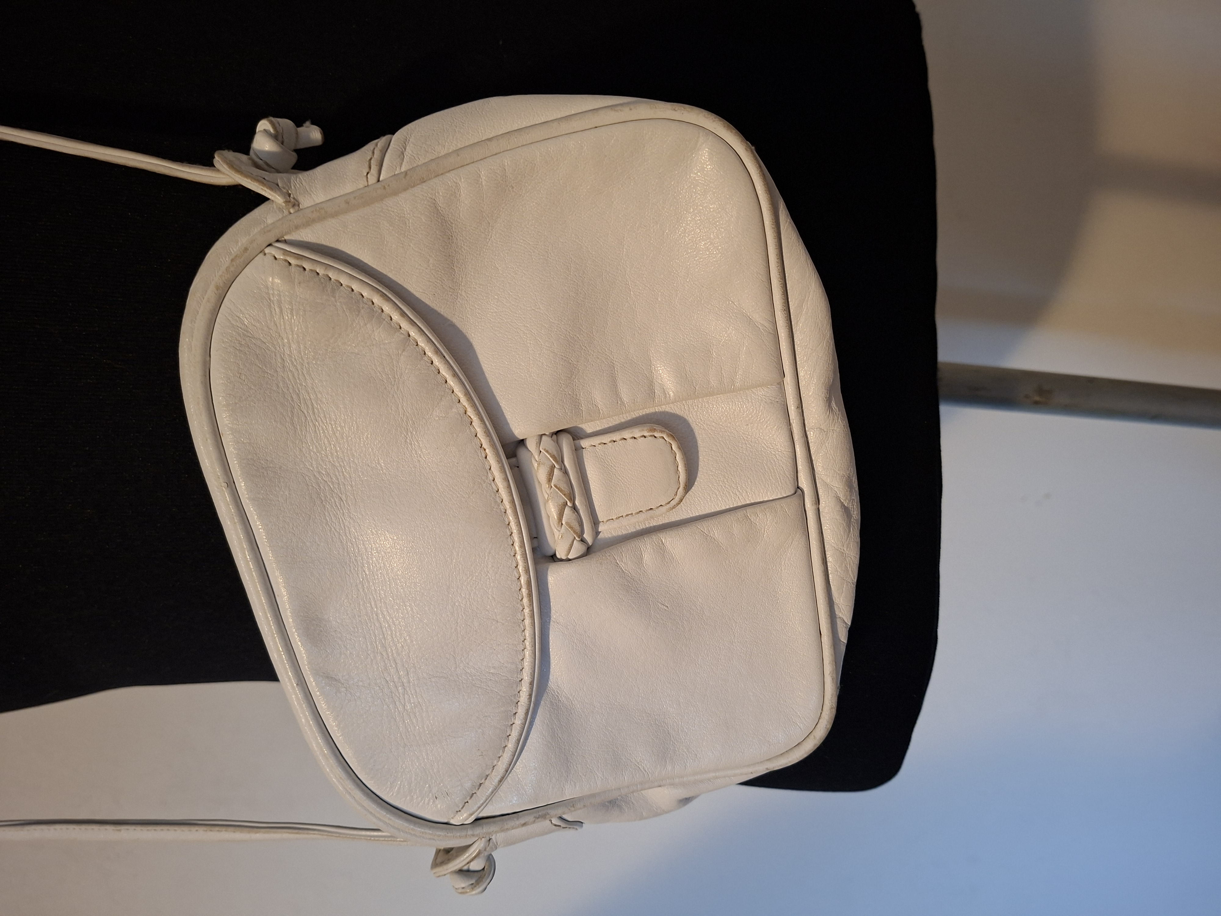 Cypress witte leren schoudertas met gevlochten detail