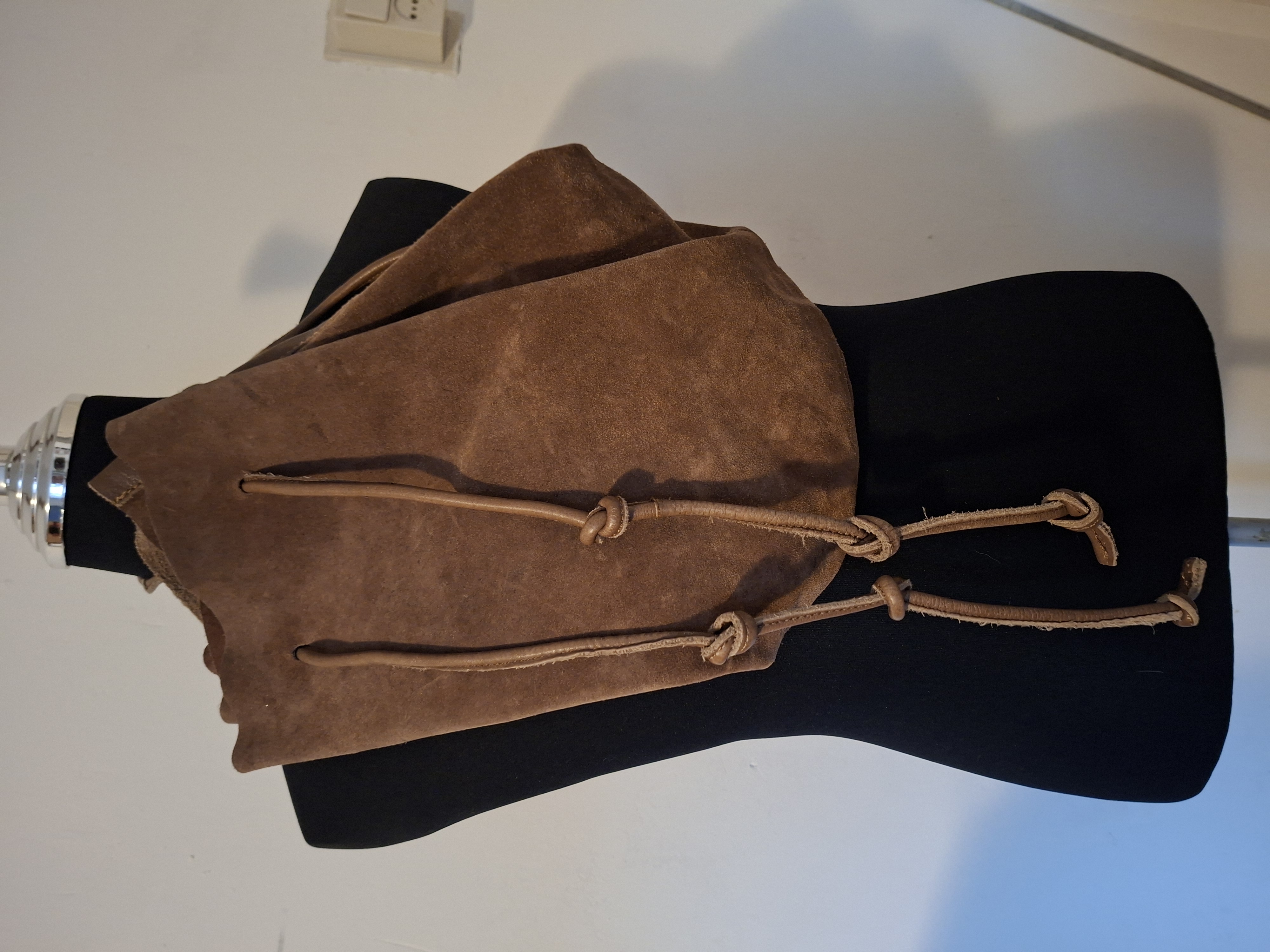 Bruine suède leren rugtas met trekkoord