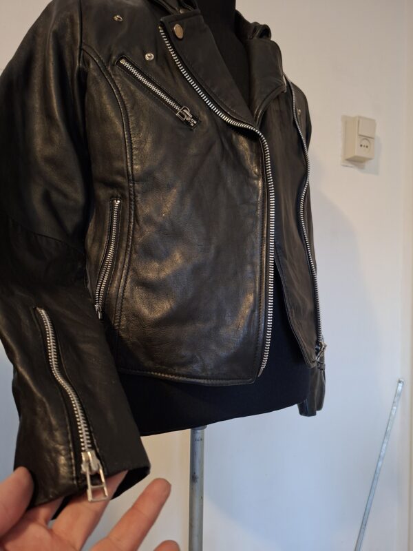 20260219_102222 MNG zwarte leren bikerjack - maat M
