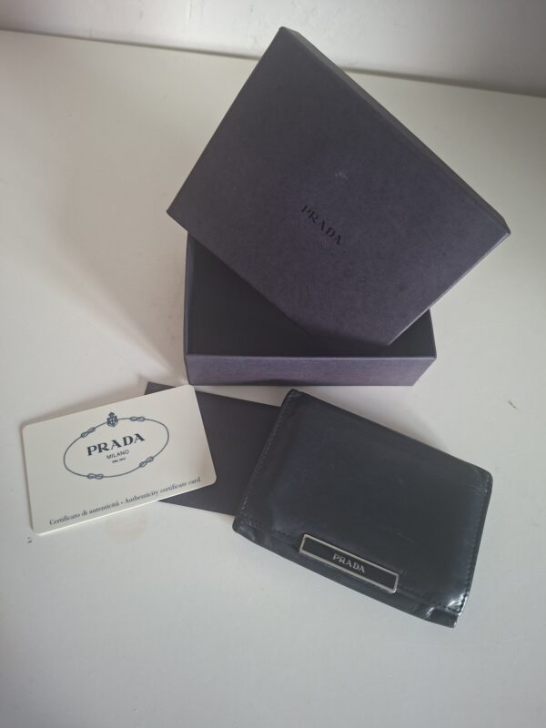 20260226_101744 Prada portemonnee zwart leer met doos en certificaat