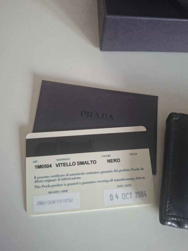 20260226_101848 Prada portemonnee zwart leer met doos en certificaat