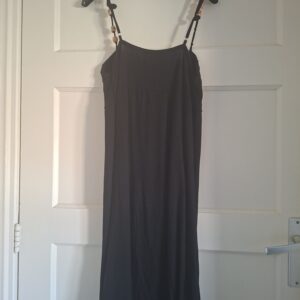 20260226_111628 Yessica zwart minijurkje met houten kralen maat M