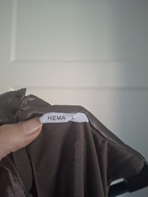 HEMA taupe/bruine jurk met satijnen bies maat L