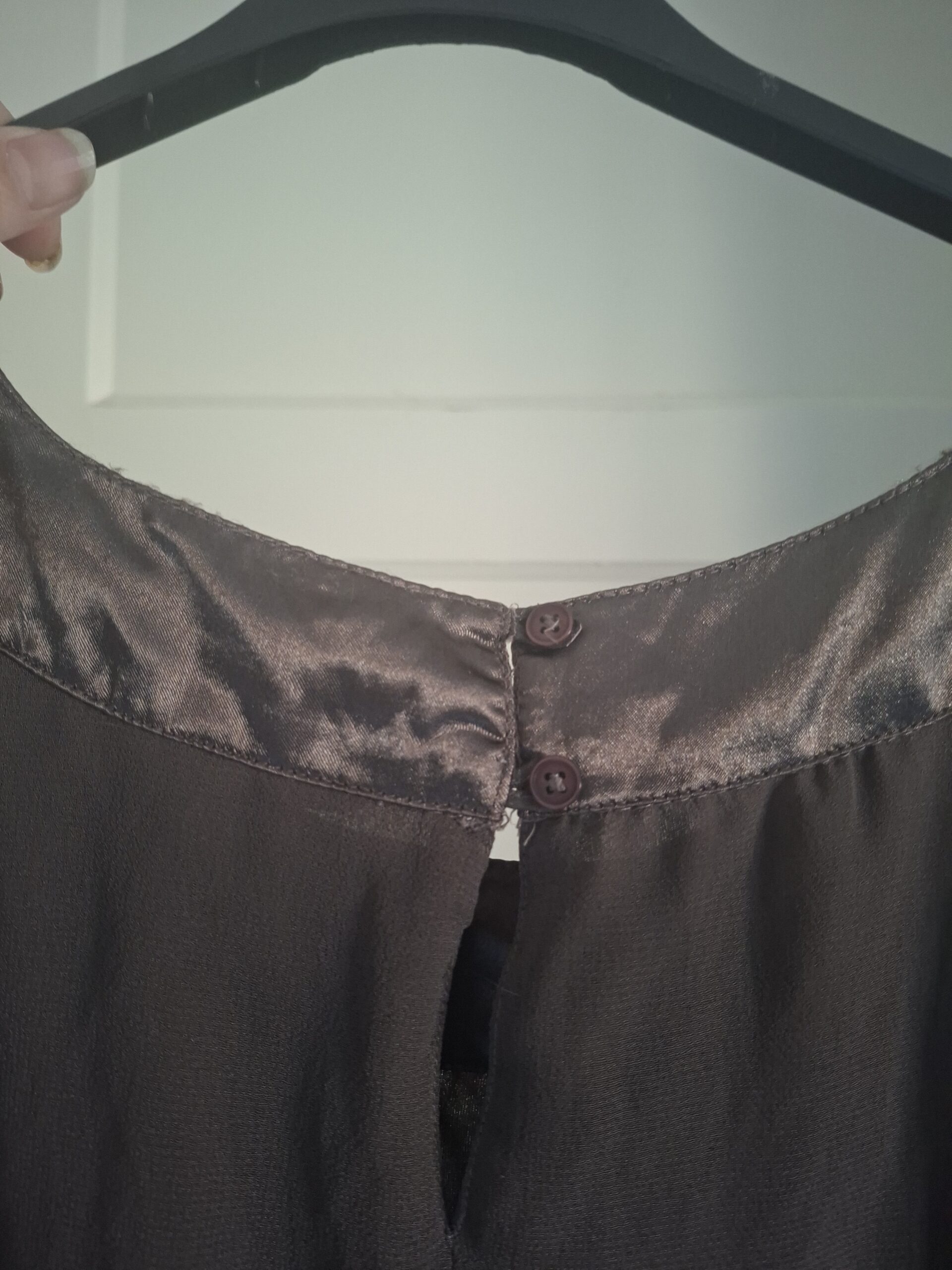 20260226_112142_001 HEMA taupe/bruine jurk met satijnen bies maat L