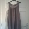 20260226_112148 HEMA taupe/bruine jurk met satijnen bies maat L