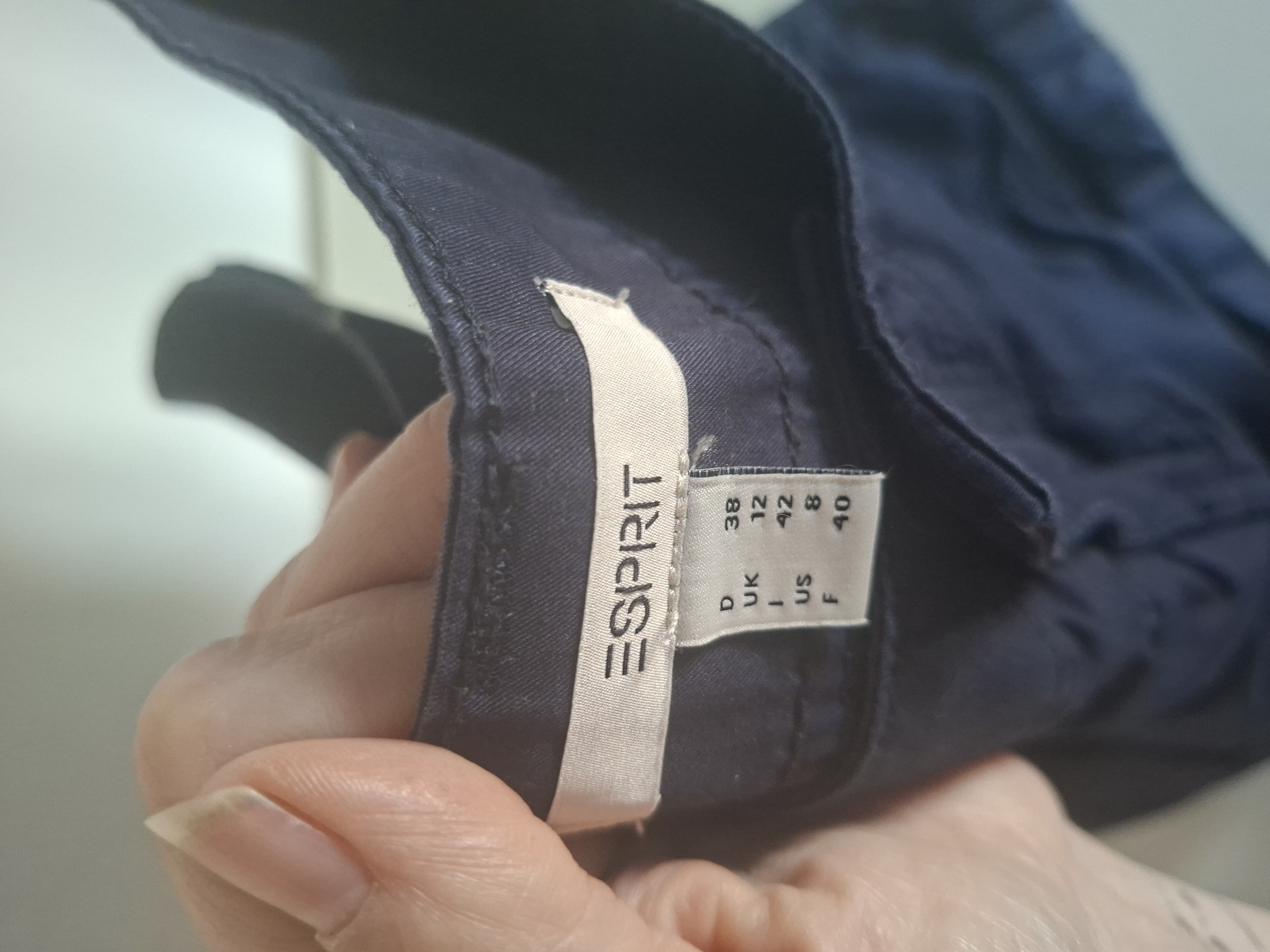 20260226_112745_001 Esprit donkerblauwe korte broek maat 38