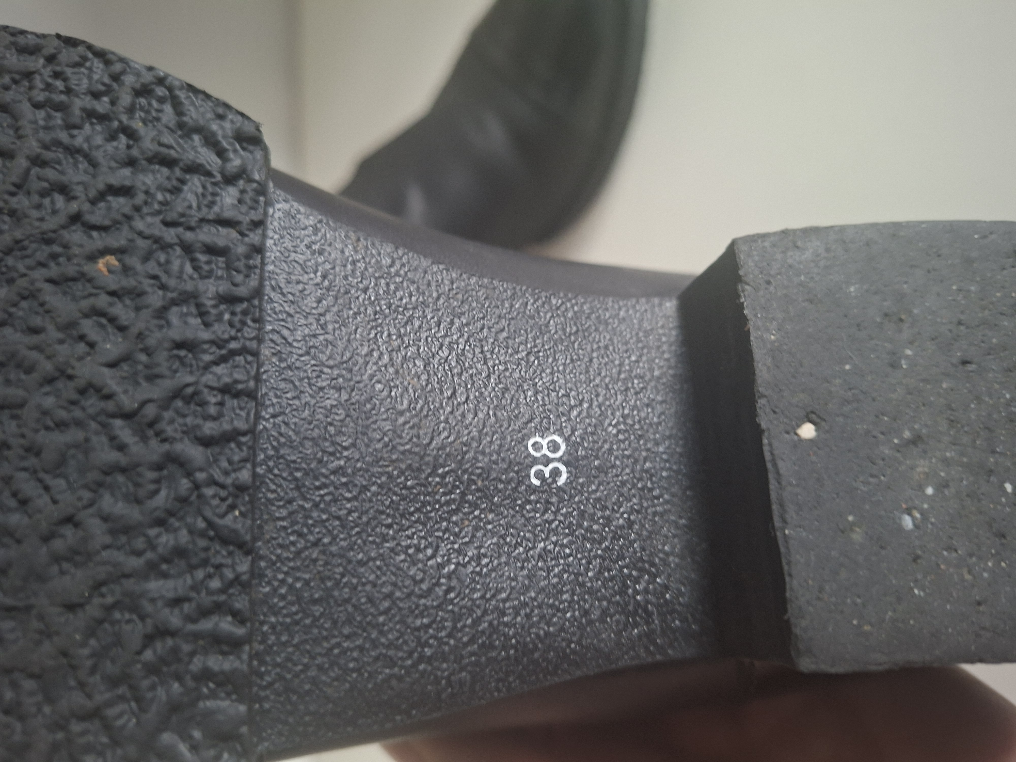 20260226_101500 Zwarte leren schoenen open model maat 38