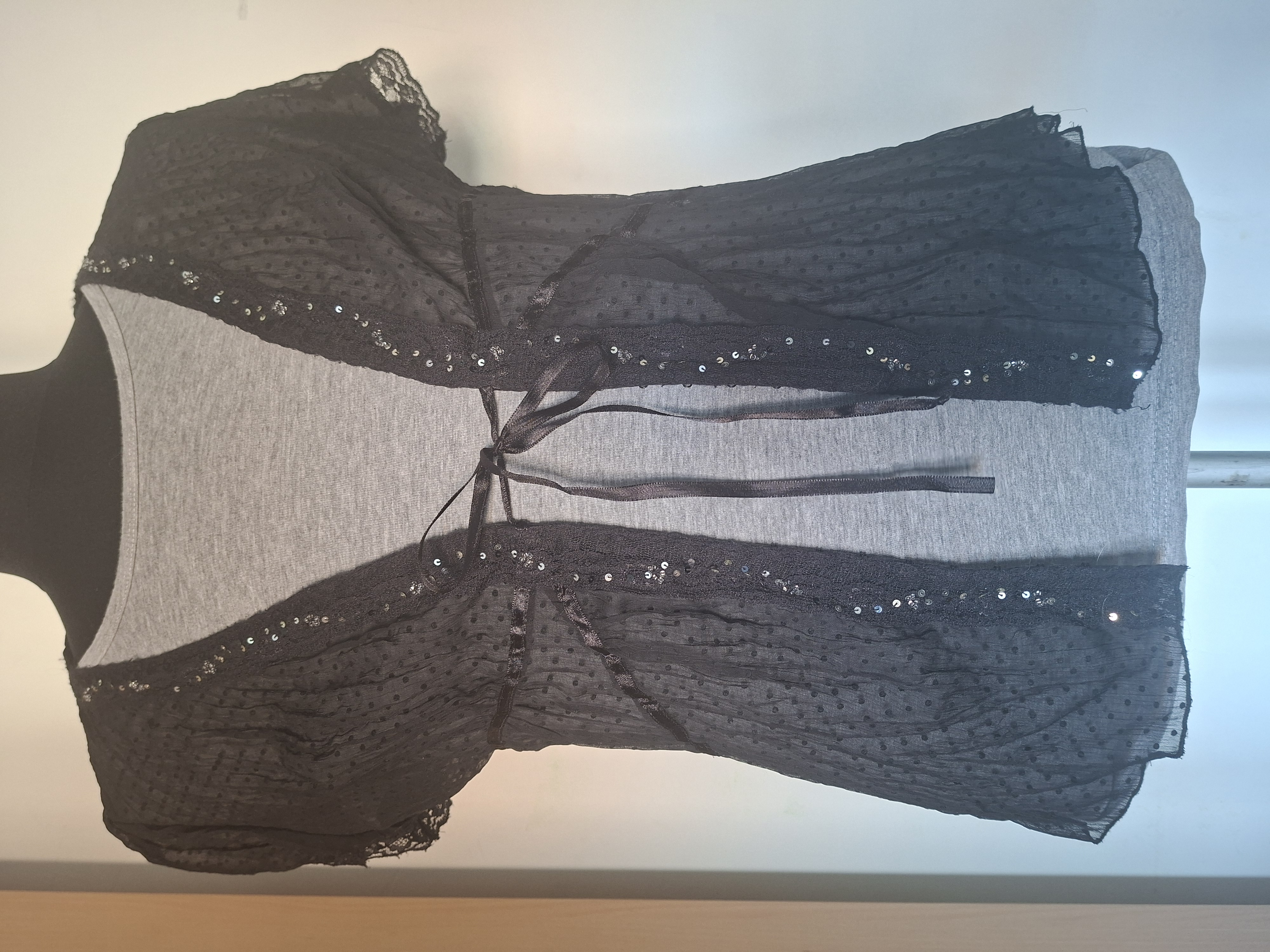 Zwart vestje met pailletten en kant maat S