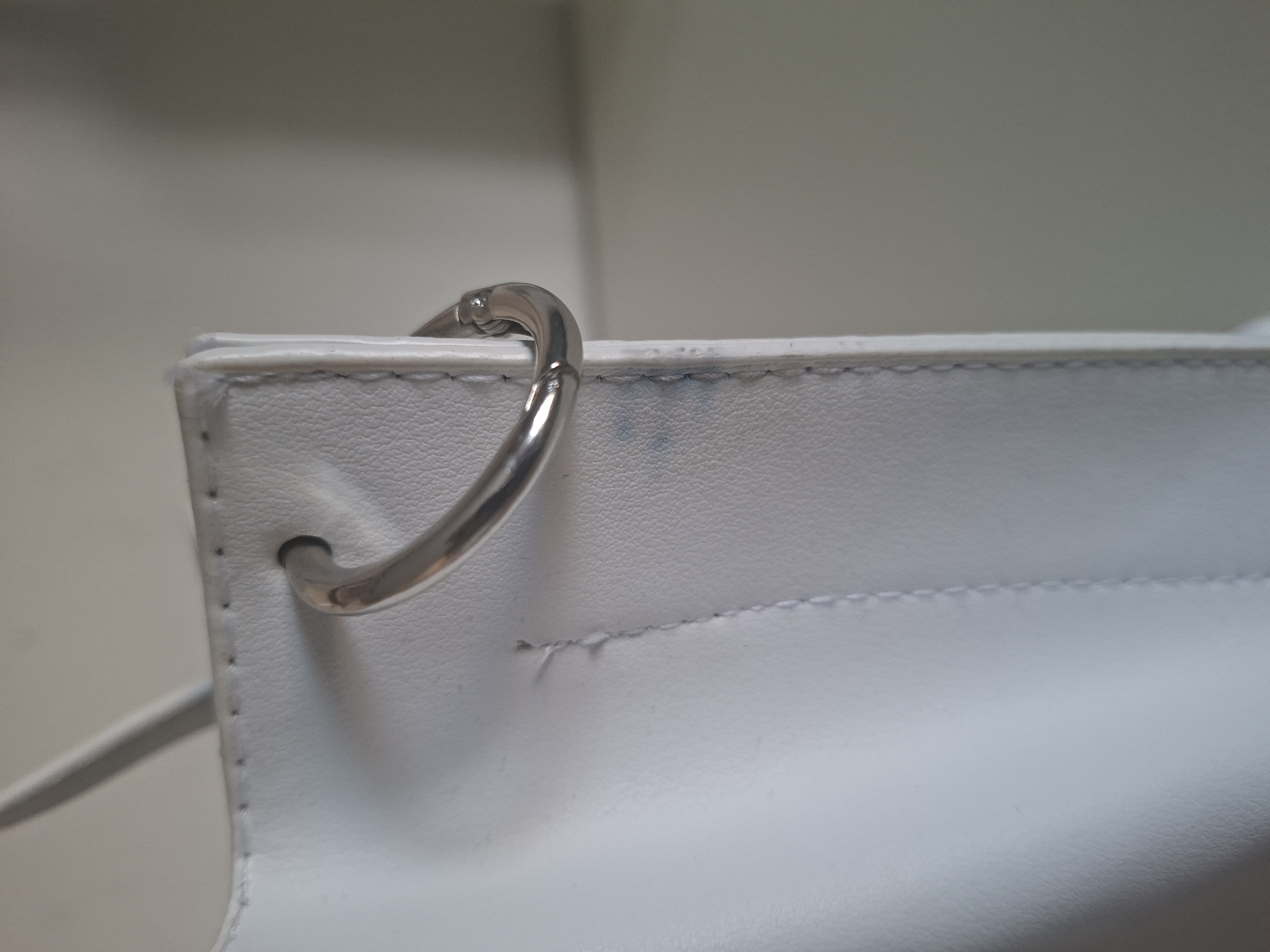 Witte handtas kunstleer met zilveren details