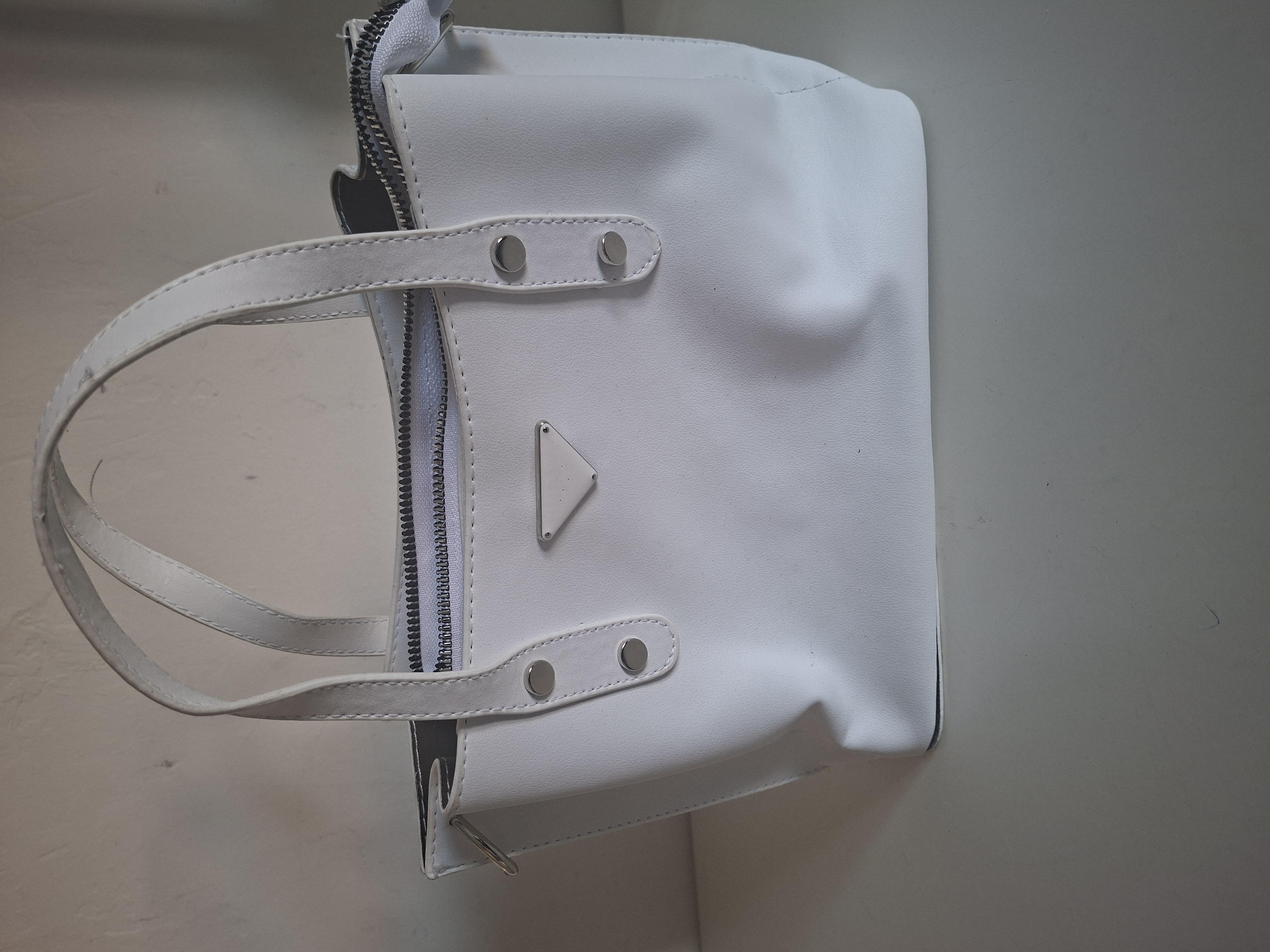 Witte handtas kunstleer met zilveren details
