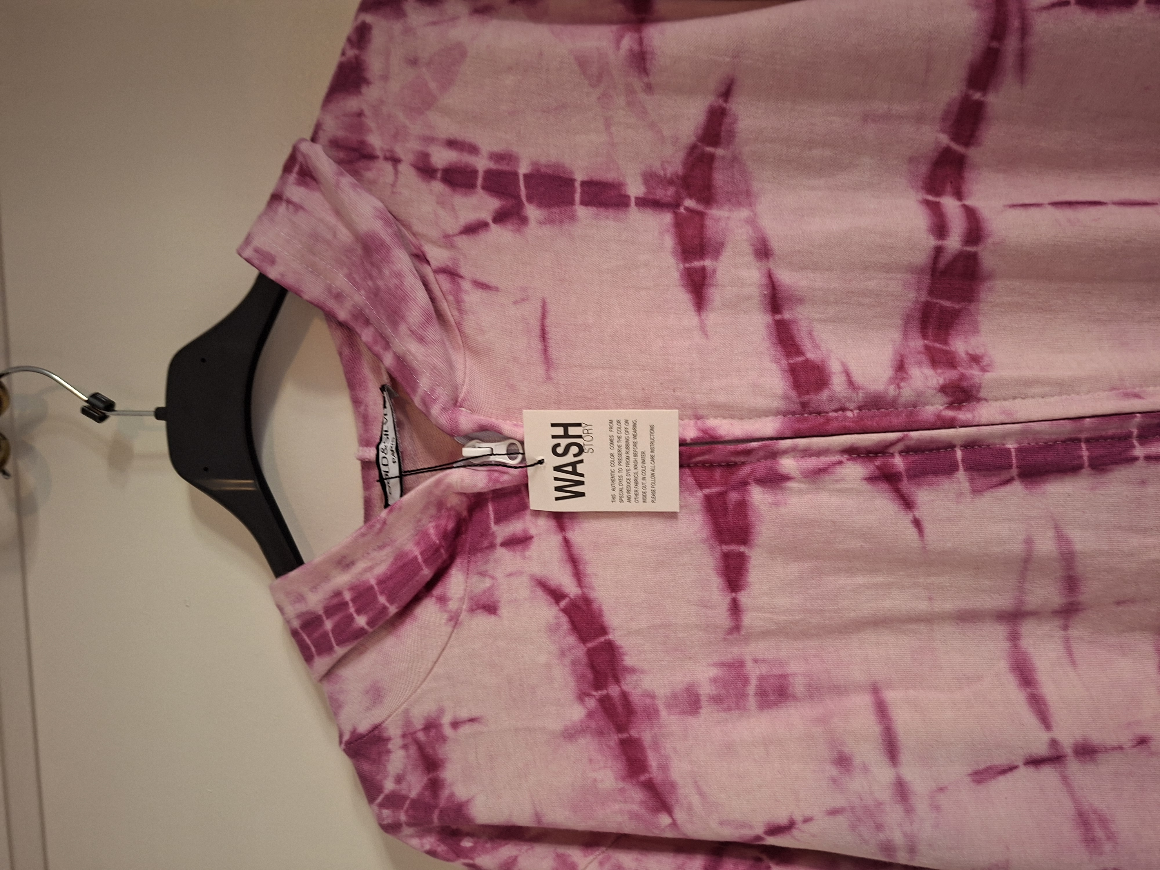 20260303_103711 Gold & Silver Paris hoodie roze tie-dye maat M
