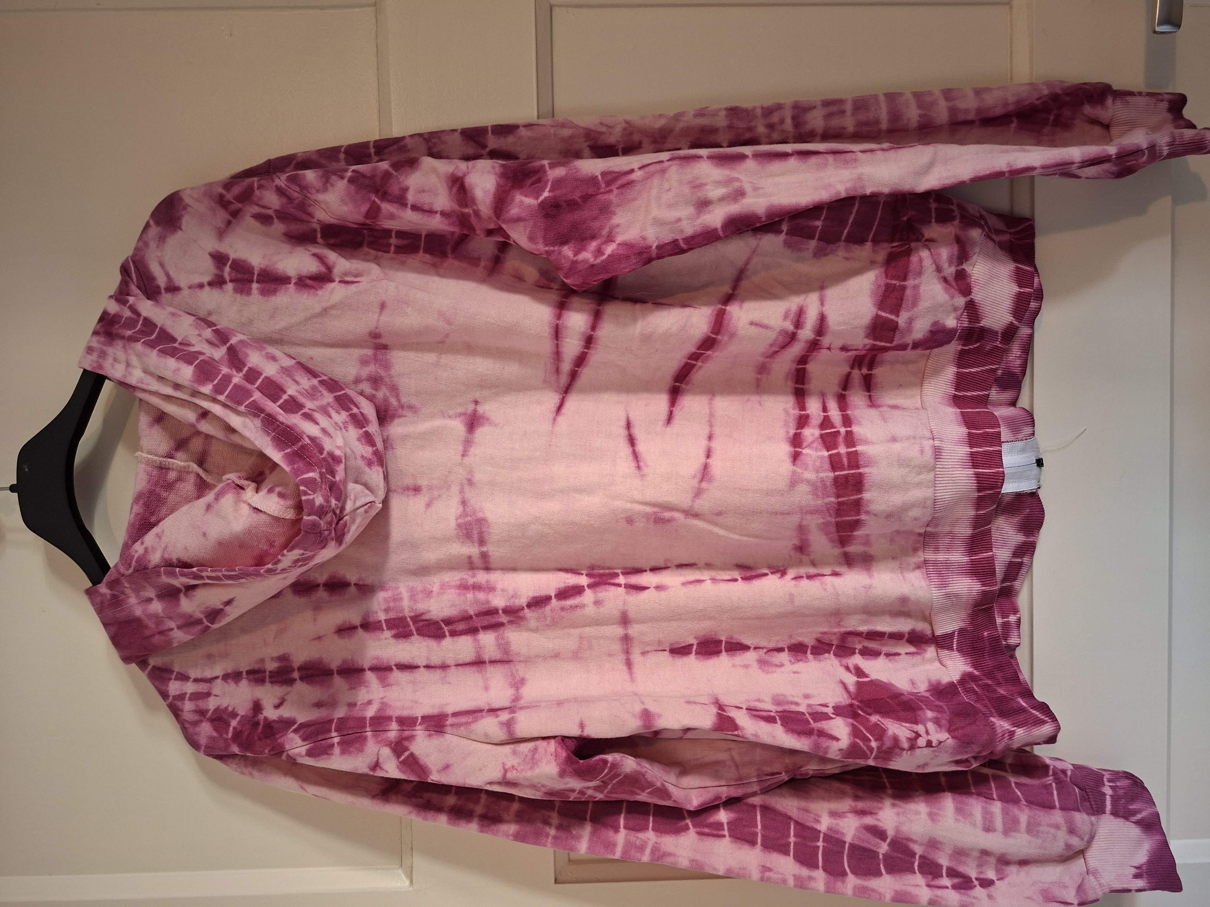 20260303_103721 Gold & Silver Paris hoodie roze tie-dye maat M