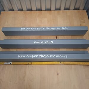 Set van 3 wandplankjes grijs met quote tekst