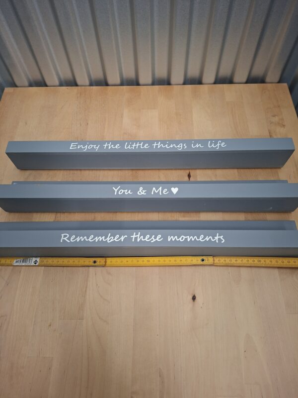 Set van 3 wandplankjes grijs met quote tekst