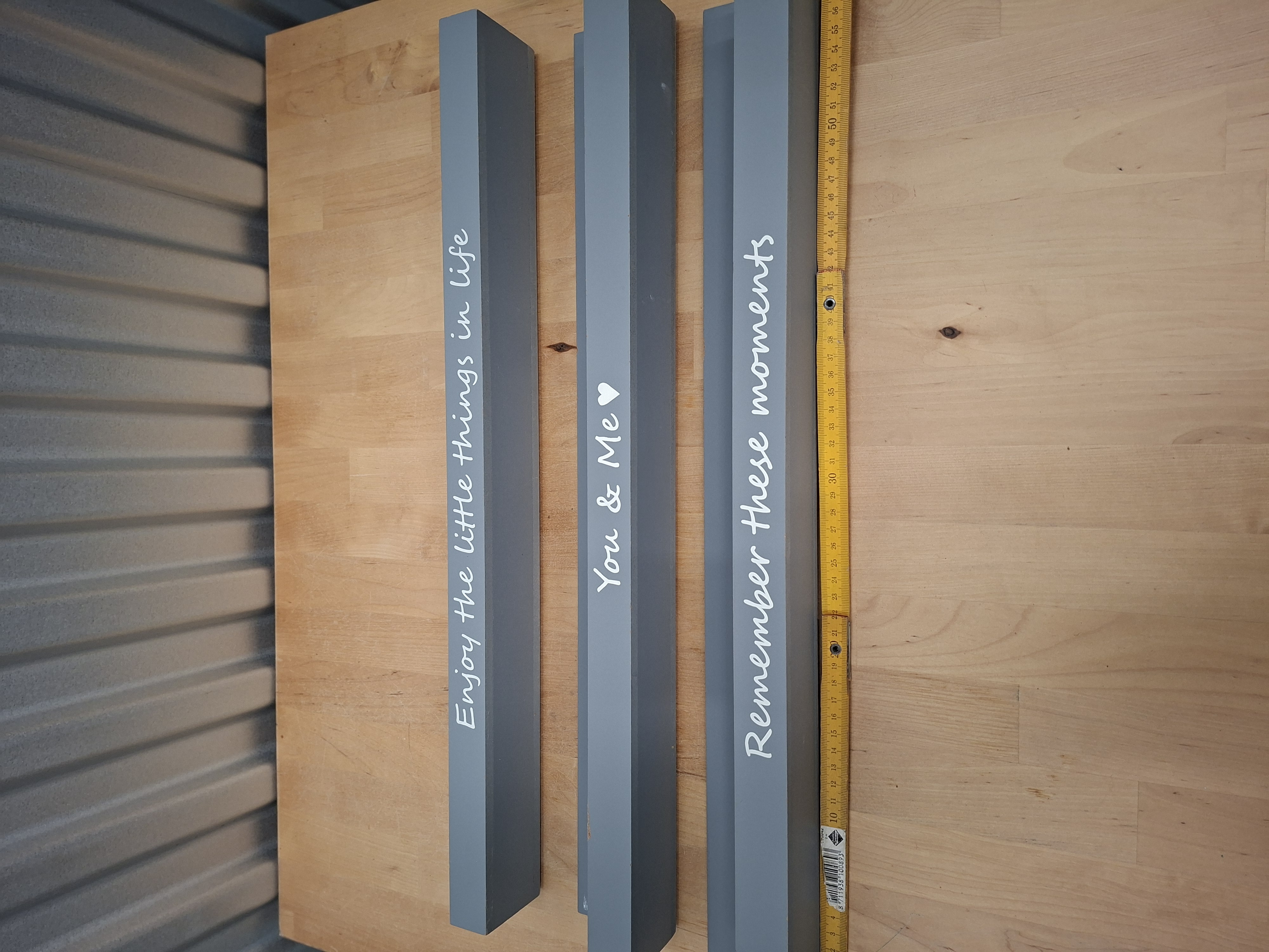 Set van 3 wandplankjes grijs met quote tekst