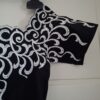 Jurkje zwart wit borduurwerk off-shoulder maat XS/S