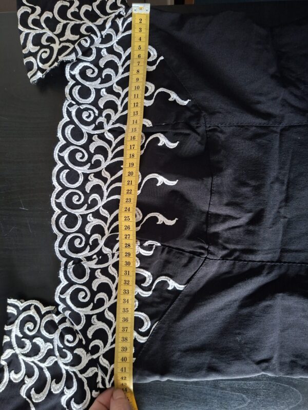 Jurkje zwart wit borduurwerk off-shoulder maat XS/S