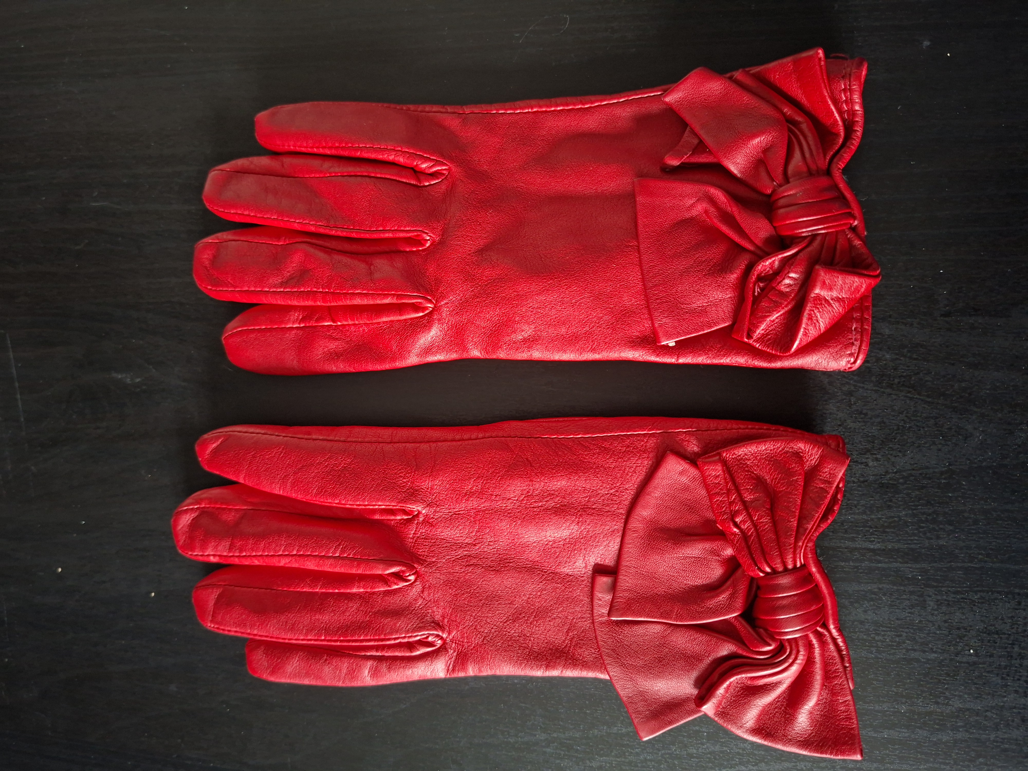 20260307_170242 Leren handschoenen rood met strik maat XS/S