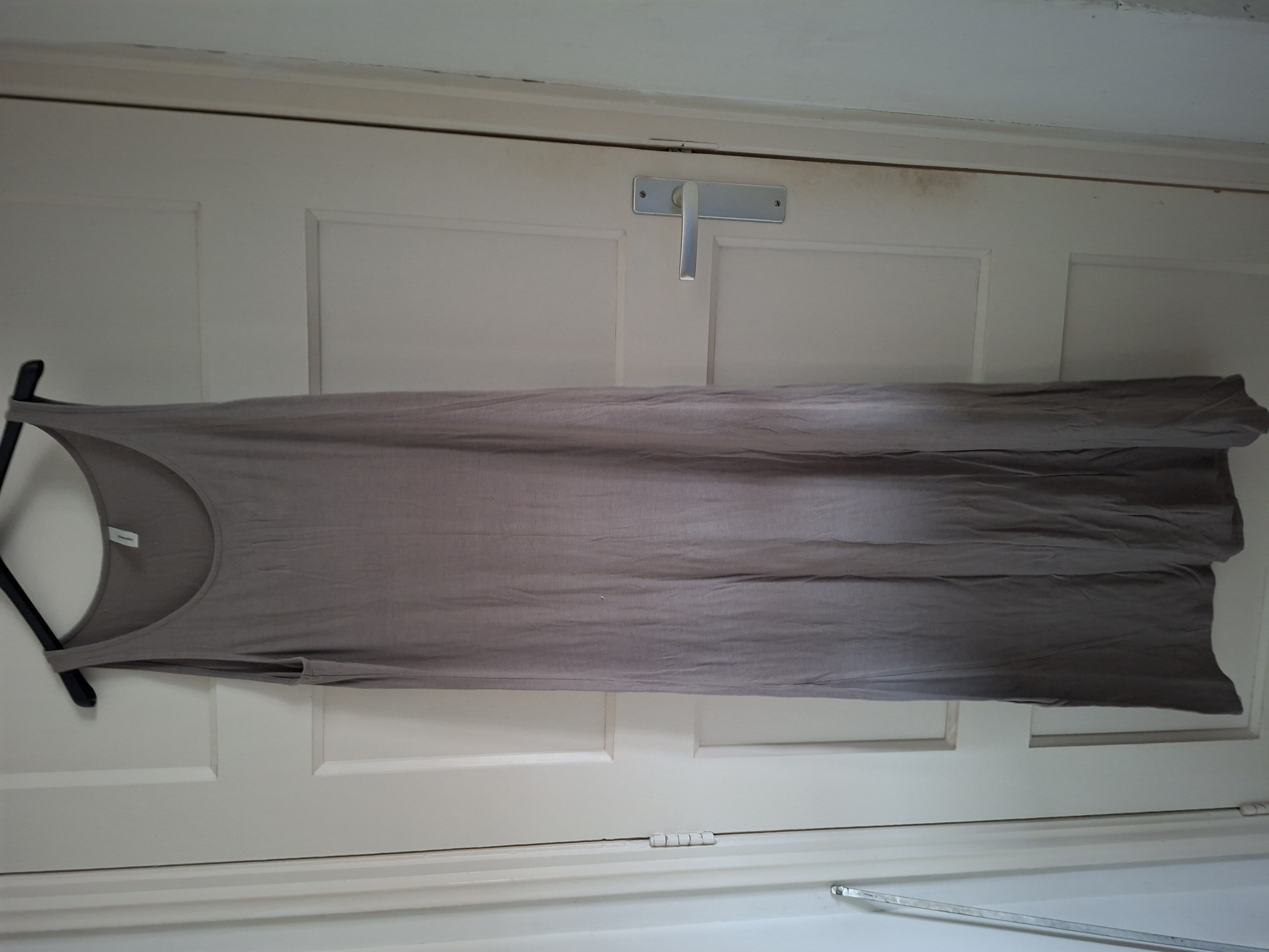 20260307_172010 Soya Concept maxi jurk taupe mouwloos maat M