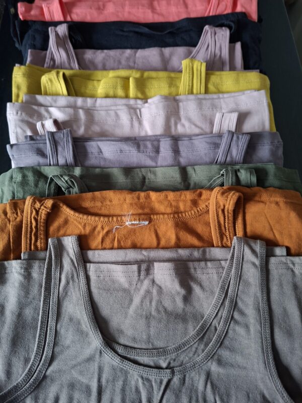 Lot van 11 mouwloze topjes diverse kleuren maat S/M