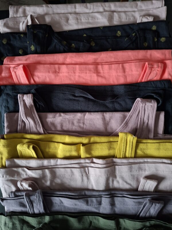 Lot van 11 mouwloze topjes diverse kleuren maat S/M