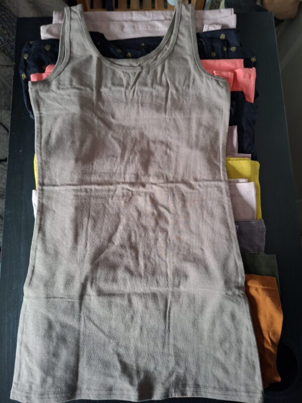 Lot van 11 mouwloze topjes diverse kleuren maat S/M