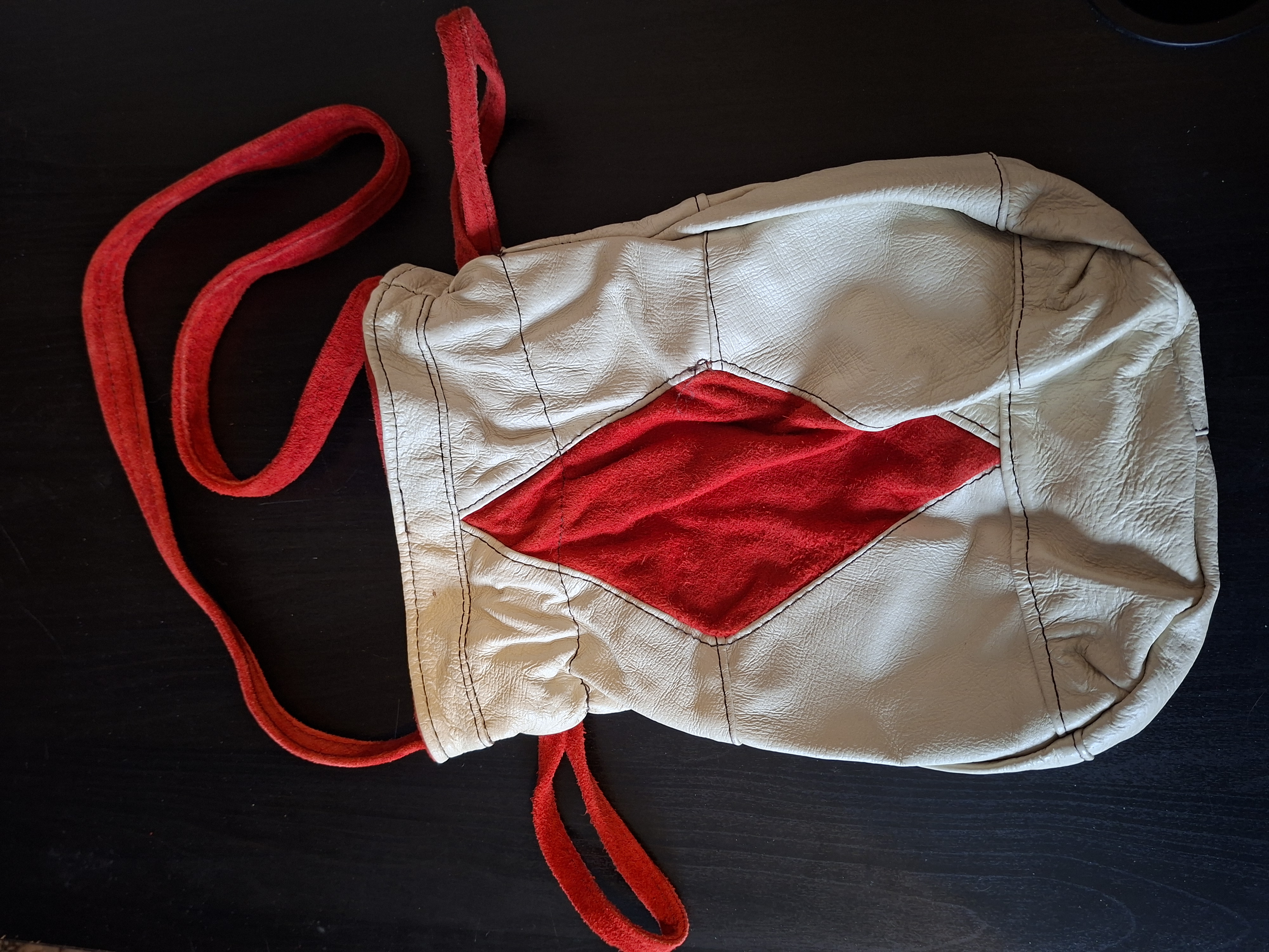 Lederen buideltasje crème rood suède handgemaakt