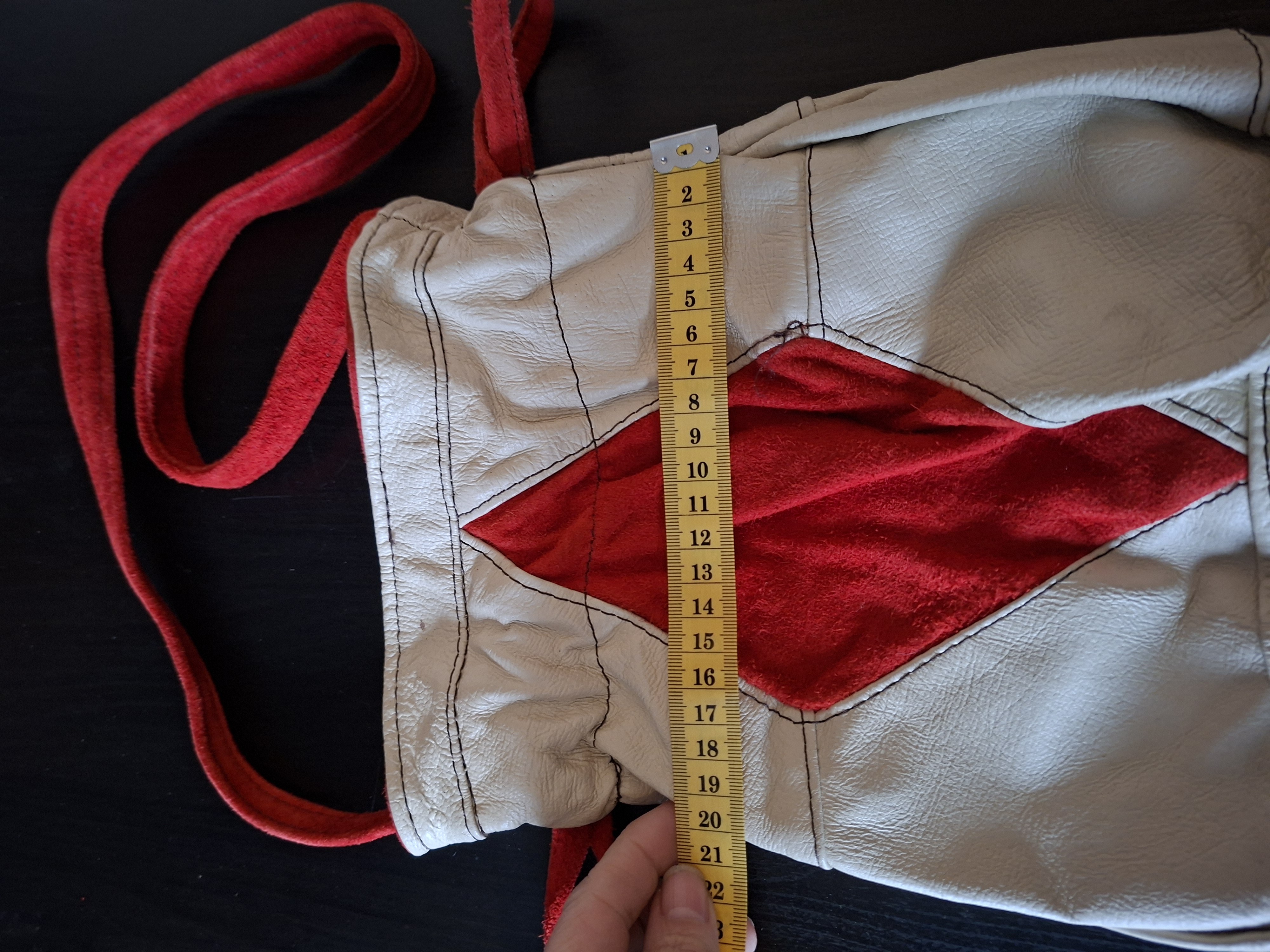 Lederen buideltasje crème rood suède handgemaakt