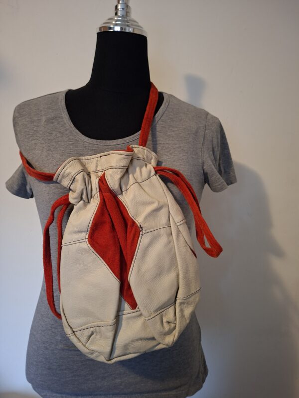 Lederen buideltasje crème rood suède handgemaakt