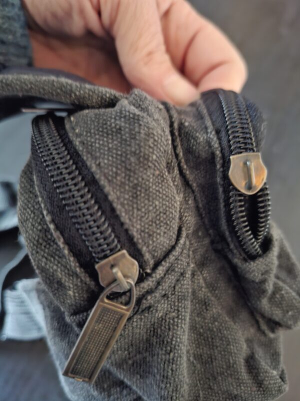 20260307_173911 Heuptasje donkergrijs canvas verstelbare riem